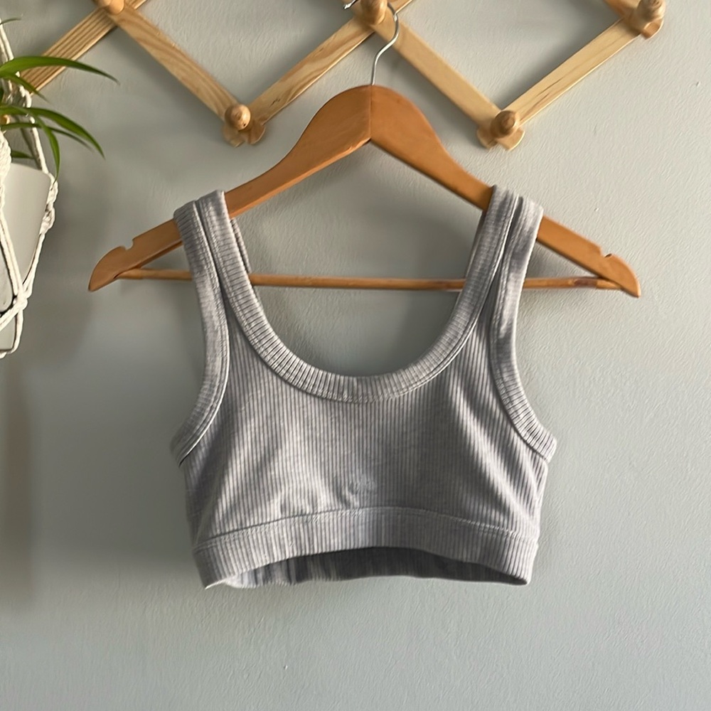 Alo Yoga gray ribbed sports bra